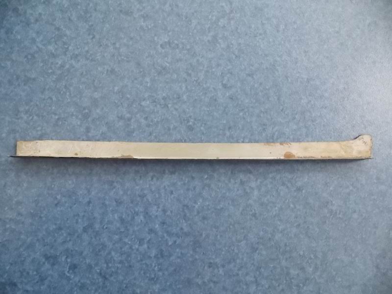 Верхний и нижний внутренние упоры на заднем знаке