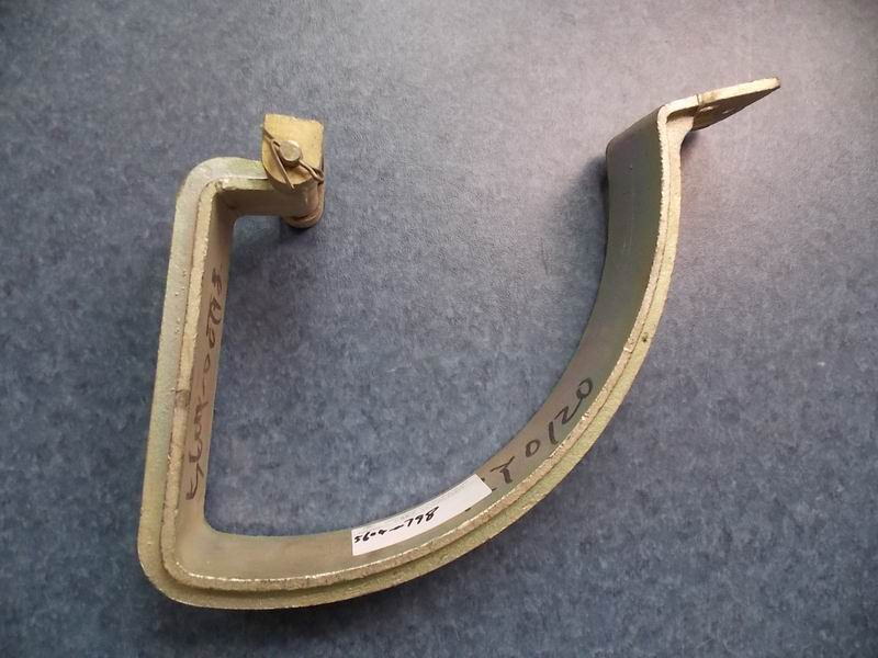 Rear engine door hinge assembly