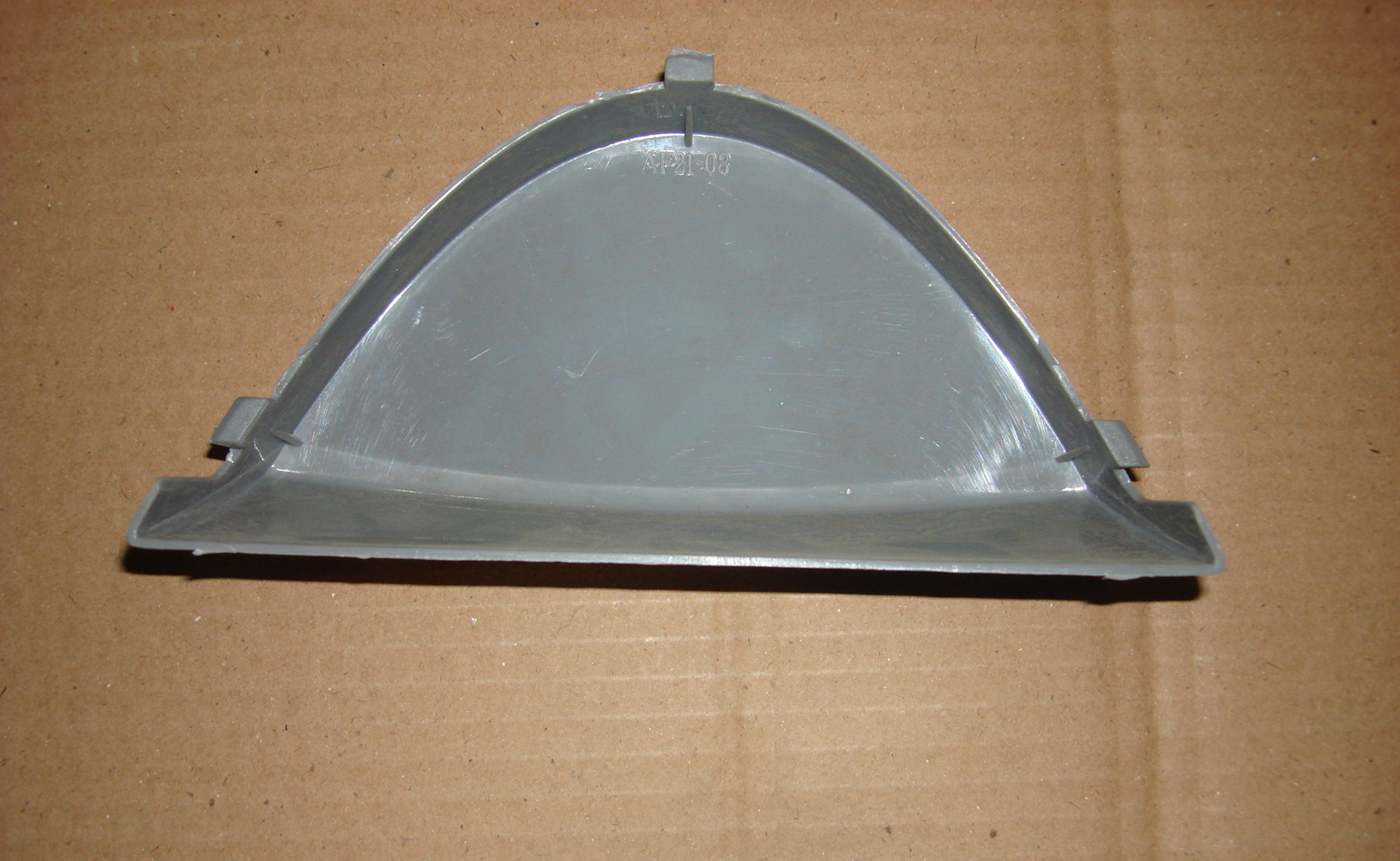 Декоративная крышка; удалил так же, как и 5703-00696