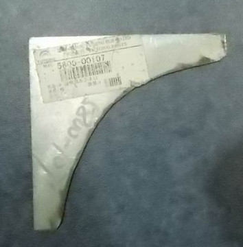 Front wind barrier lower left upper mouth