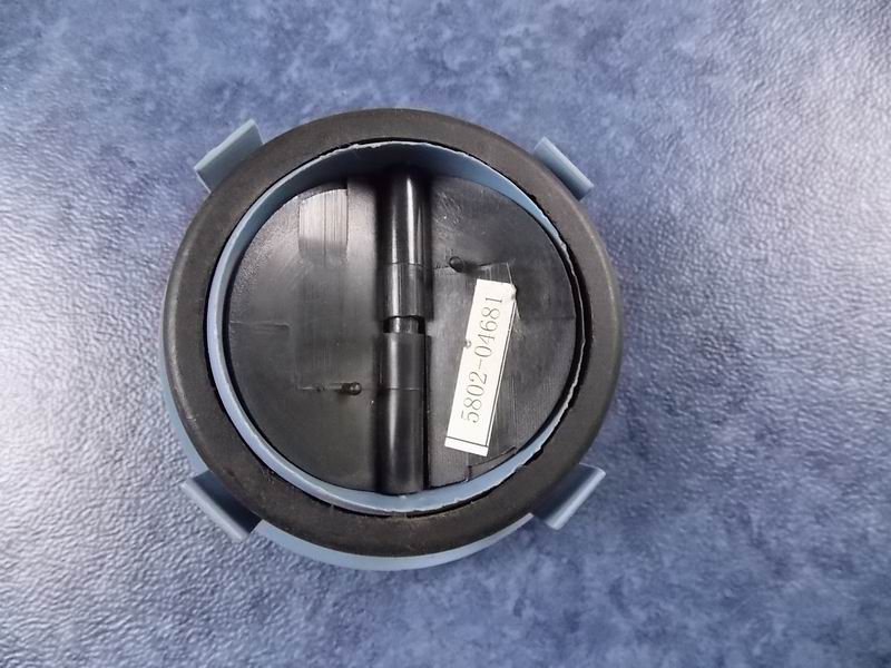 D Воздуховыпускное отверстие на приборной панели (синее) отечественного производства.