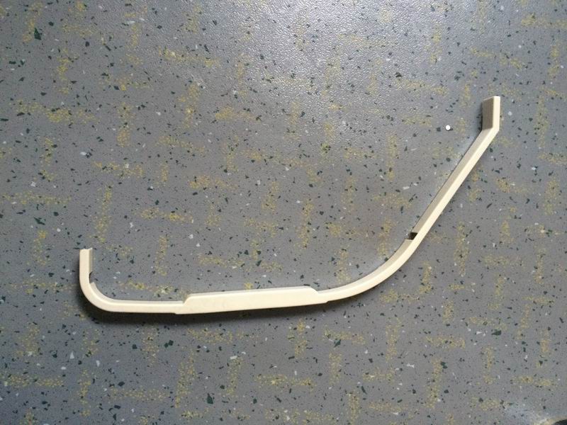 Передняя правая передняя крышка воздуховода, 6121H без багажника