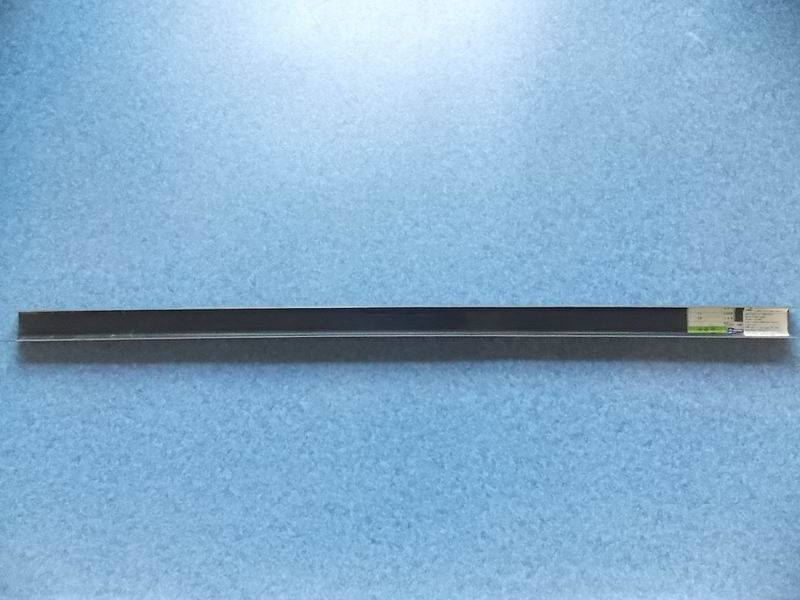 Детали оформления оконной колонны 6118HGA черное окно водителя