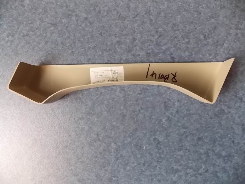 6859H Детали оформления правого заднего внутреннего нижнего угла; от белого; полое стекло