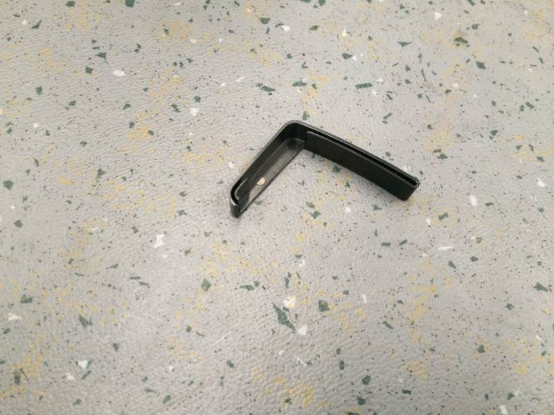 Головка алюминиевого профиля под оконную раму фасадная, цвет черный.