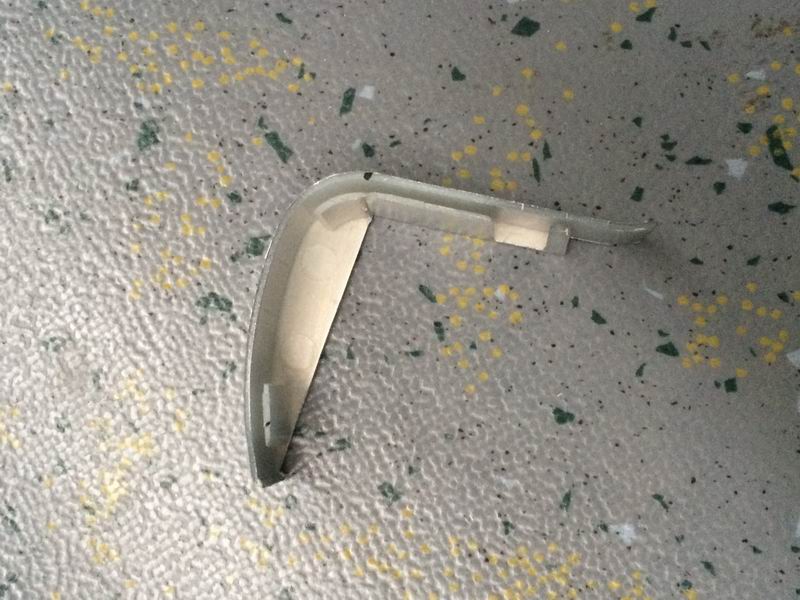 Внутренний руководитель, 6859H серебристо-серый после рамы под окном