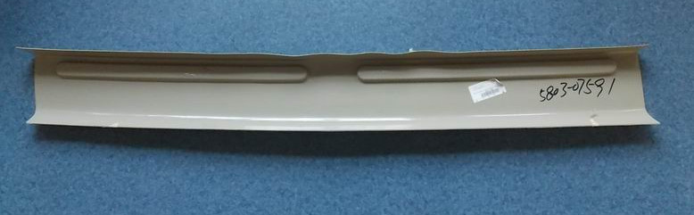 Window column decoration parts ZK6880H grayish-white (in front of the driver's window)