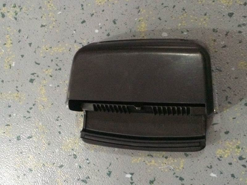 Side-enclosed debris box