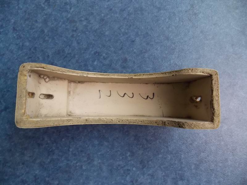 Luggage rack legs (6790H) temporarily changed to light yellow - Data group requirements-1