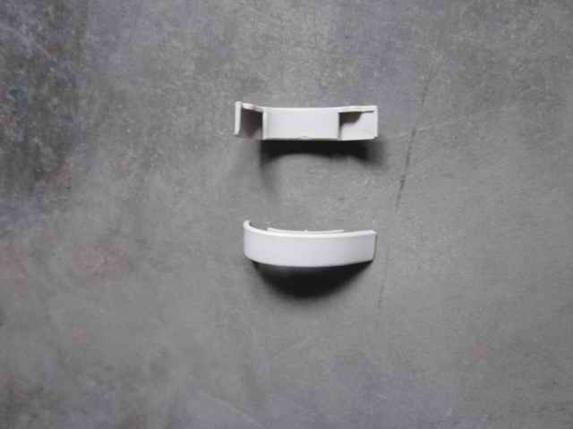 D Передняя головка левой багажной полки, бежевая.