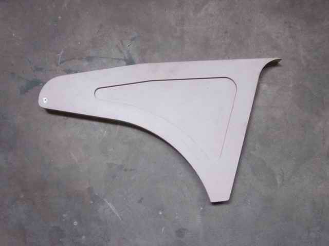 Декоративные детали заглушки багажника (правая передняя)