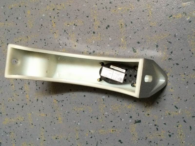 行李架支脚,喷银灰色金属漆，表面罩清漆-1