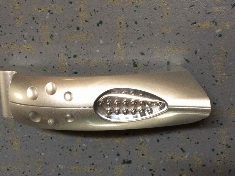 行李架支脚,喷银灰色金属漆，表面罩清漆-2