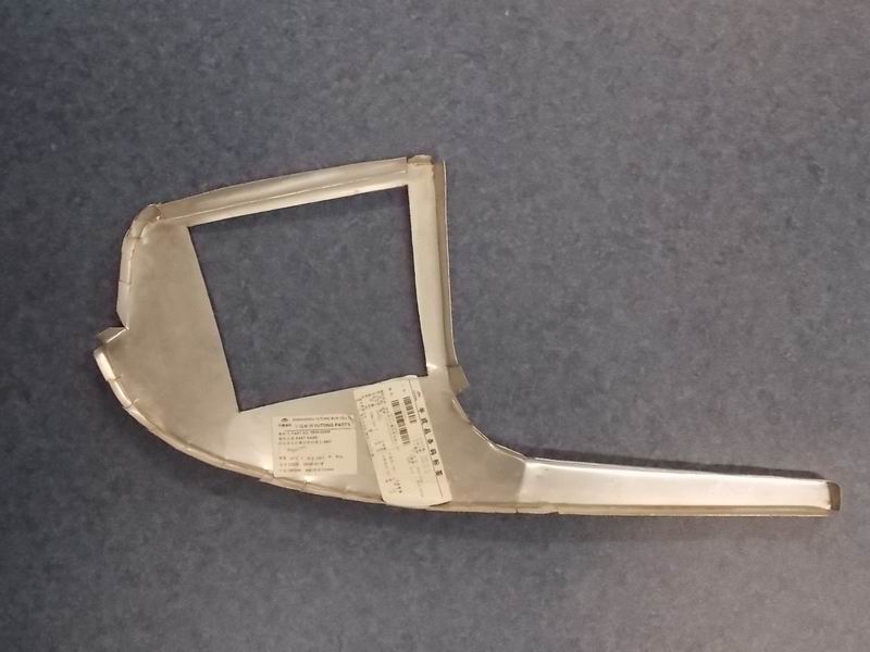 Front sealing head on the right side of the cold air duct 6831 gray and white