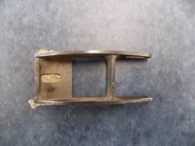 ( 49 ) Обычное приспособление для подвешивания двери багажника; 6899H