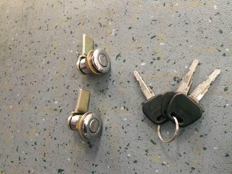 Inner luggage door lock; 6107H (one unlock and two locks, one set of locks for the whole vehicle)