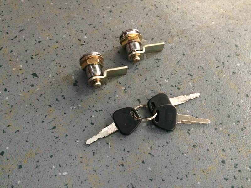 Inner luggage door lock; 6107H (one unlock and two locks, one set of locks for the whole vehicle)-2