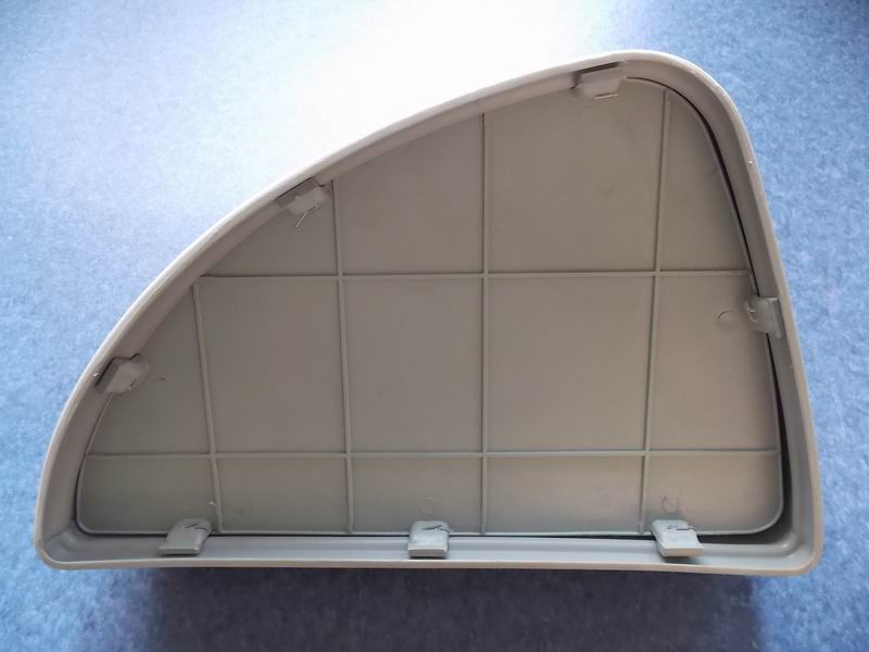 Decoration parts in front of the left luggage rack (blow molding, purchase from outside)-2