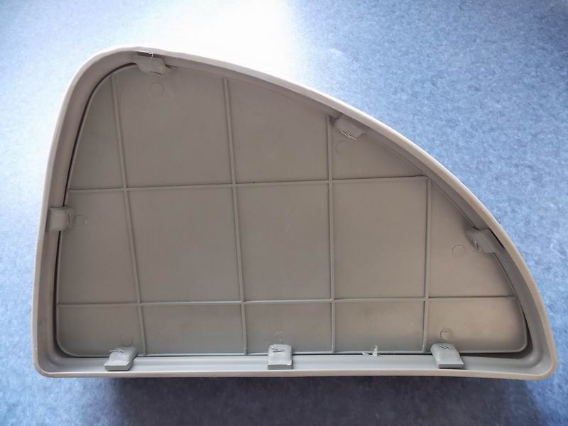 Decoration parts in front of the right luggage rack (blow molding, purchase from outside)-1