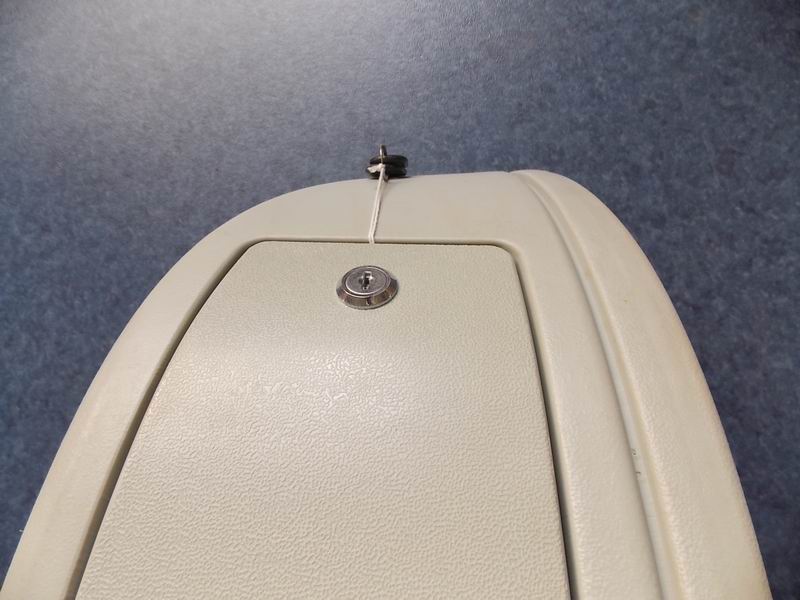 Decoration parts in front of the right luggage rack (blow molding, purchase from outside)-2