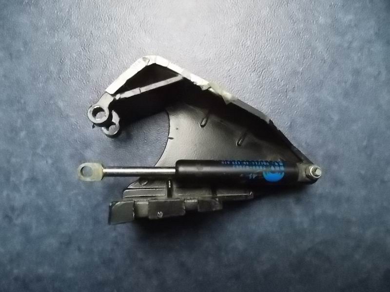 Luggage rack cover rotating left bracket