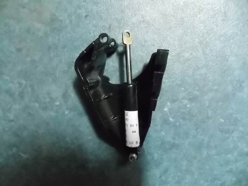 Hinge for hatch cover-right