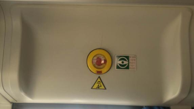 Decoration parts on passenger door of air duct of the air duct of the air in the air of the school bus; injection molding