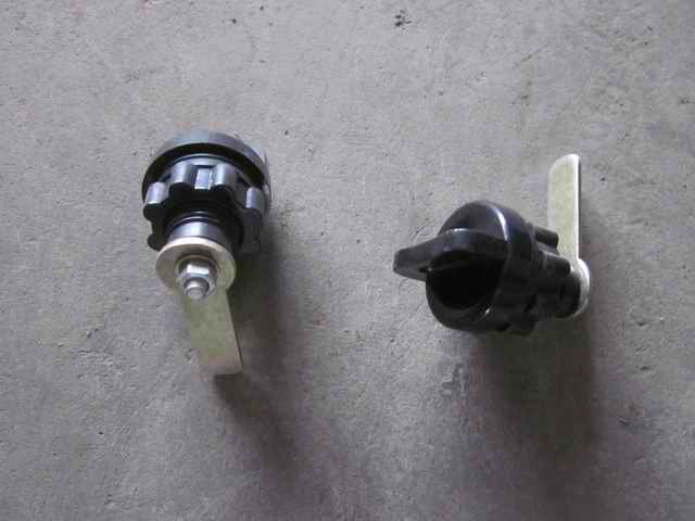 Д 6122H Замок перчаточного ящика