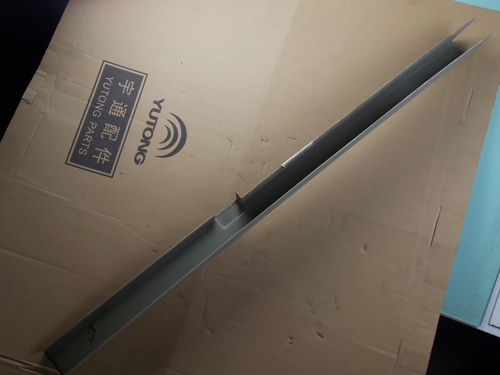 Детали декора первой колонны окна справа-3