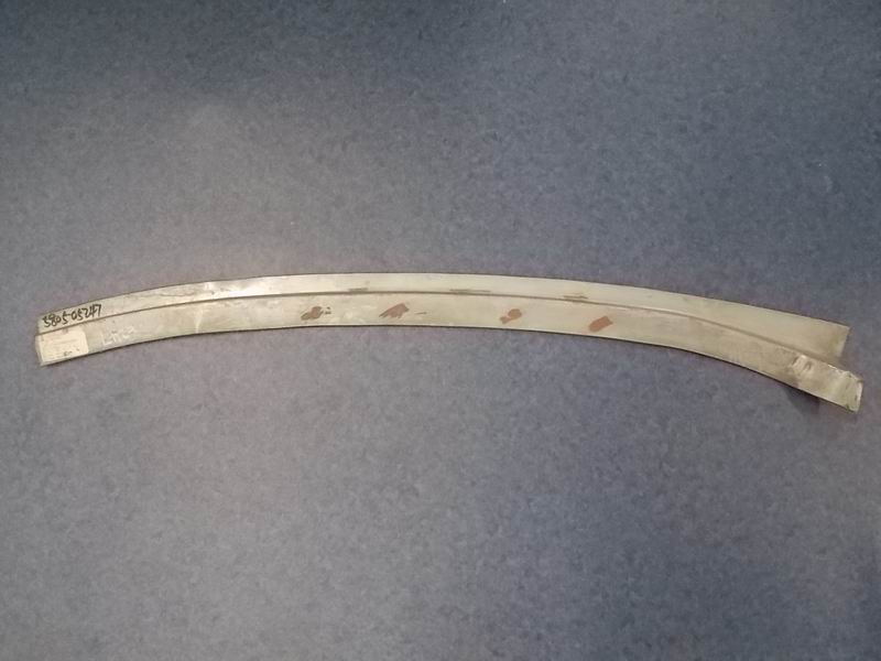 D. Дверь водителя заблокирована