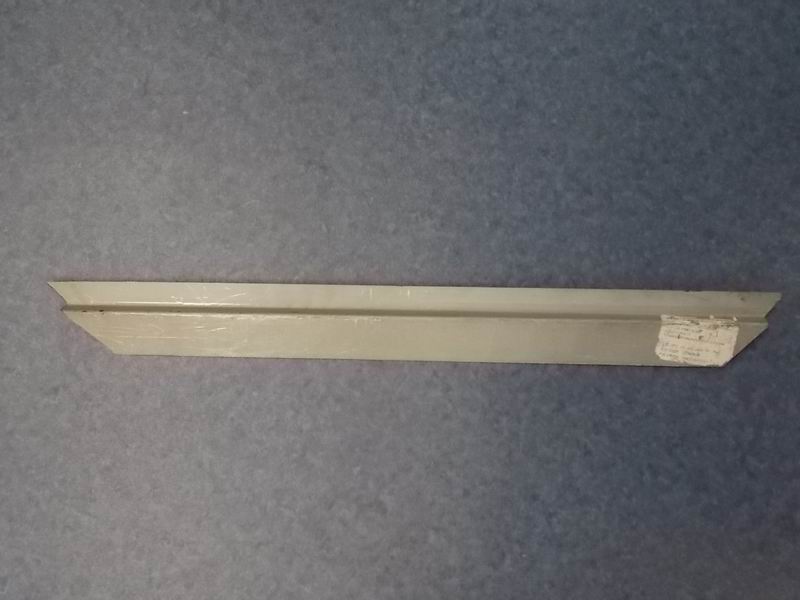 Дверь водителя останавливается