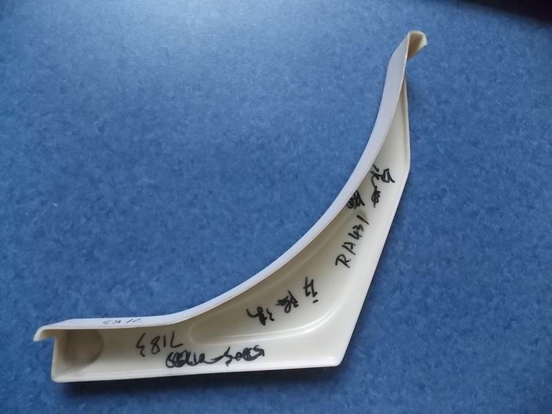 6100H left rear lower corner decoration parts (size the same as 5805-05093)