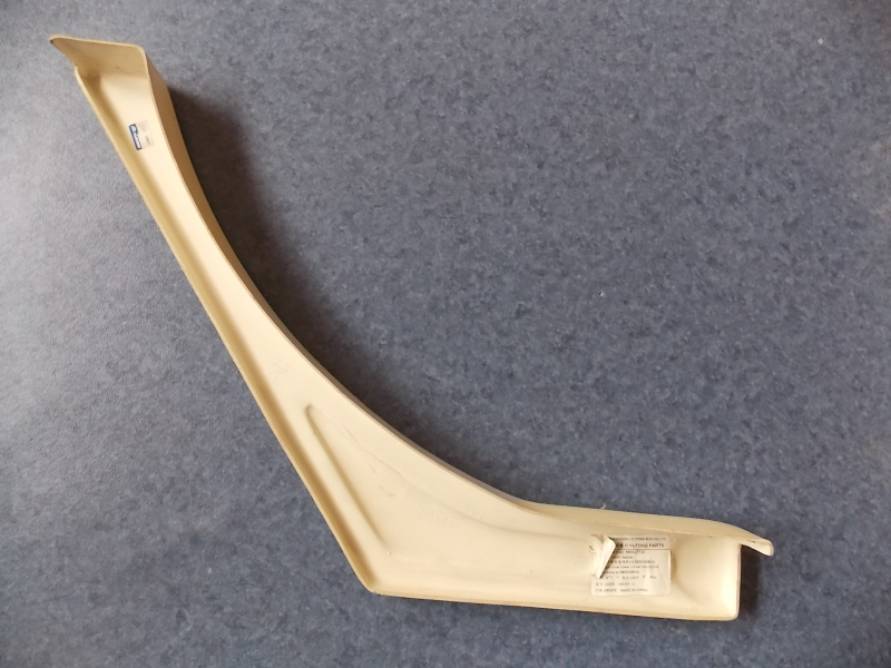 Right rear inner lower corner decoration parts (same as 5805-05814)