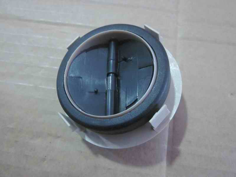 Воздухозаборник над водителем (бежевый)-1