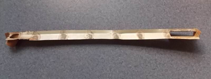 D Левый воздуховод оттаивания в середине лобового стекла; 6129H ( 40 )