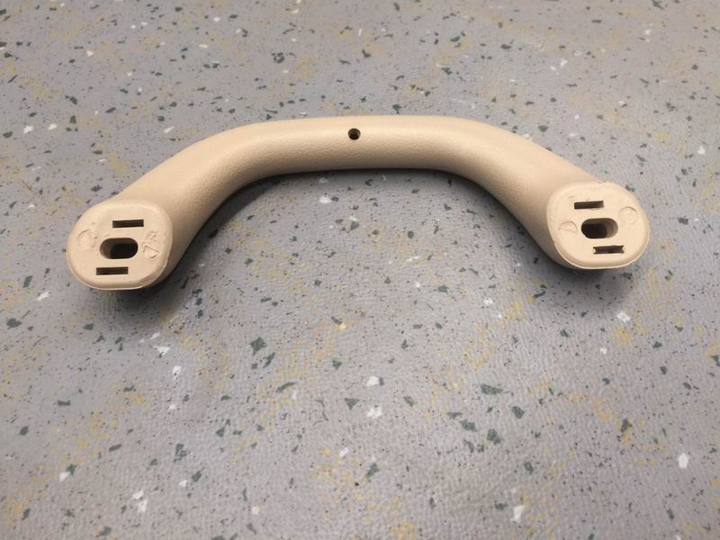 Заместитель водителя держится за руки-1