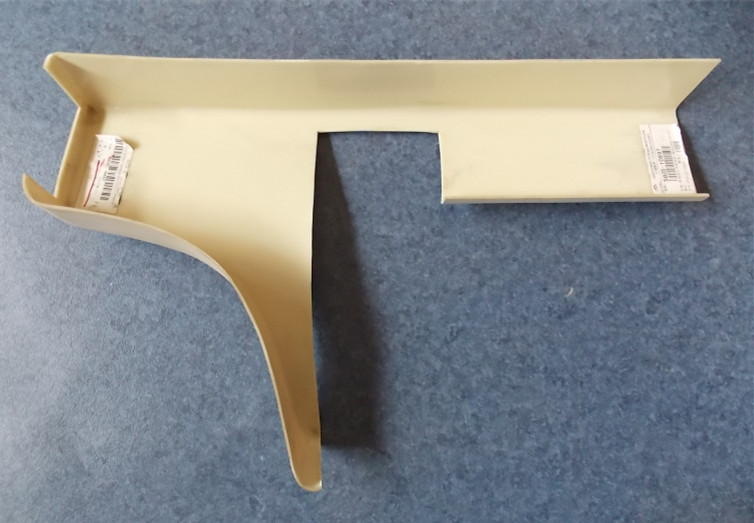 The lower left decorative parts of the front windshield (Figure 5805-07731)