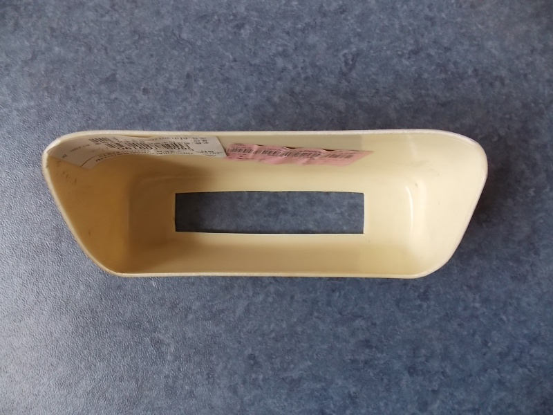 Decorative cover of the defrost air duct in the middle of the front windshield; 6129h; gray and white-1