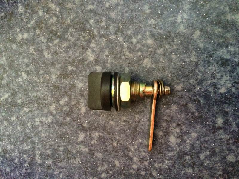 For maintenance port lock plug-in type maintenance port