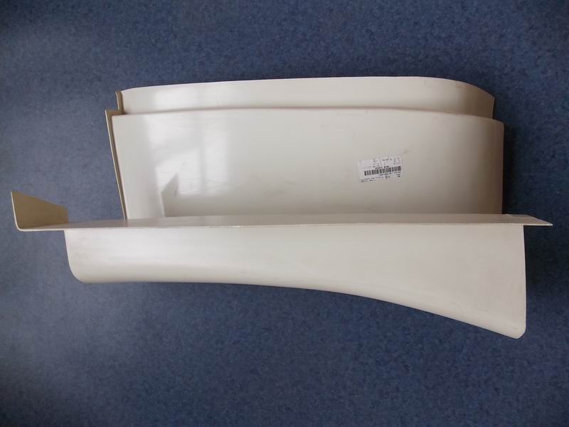 Left rear corner decoration