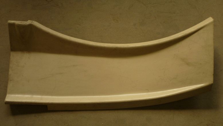 D Декоративные детали в правом заднем углу.