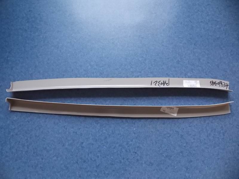 Rear windshield lower frame decoration parts (ABS, off-white), ZK6880HX1