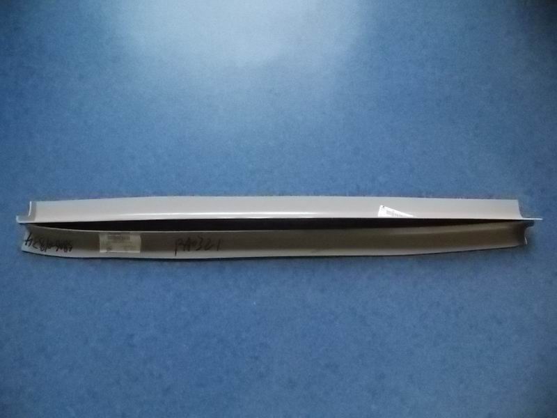 Rear windshield lower frame decoration parts (ABS, off-white), ZK6880HX1-1