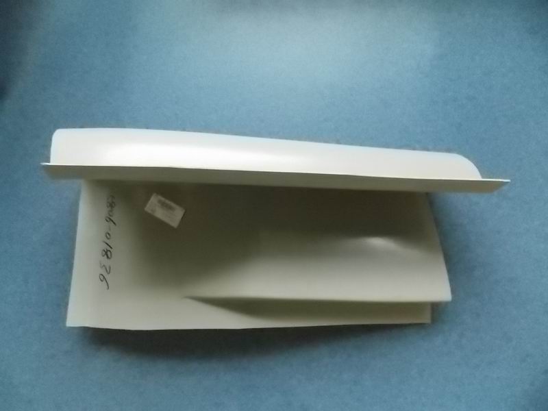 Украшение правого заднего угла (ABS кремового цвета), 6880HX1