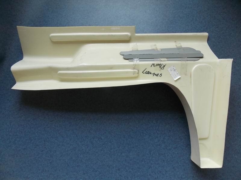 Left rear corner decoration