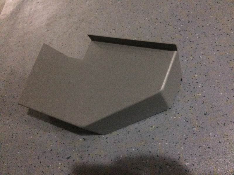 Middle door step harness shield (step slant surface) (90/Q80)-2