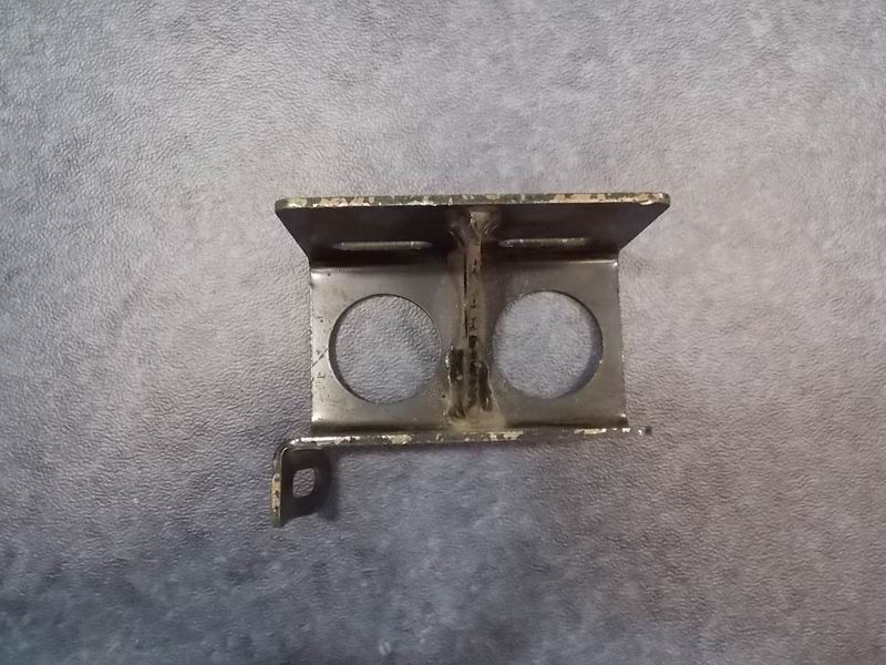 Кронштейн огнетушащей пули П-образный, бампер передний левый