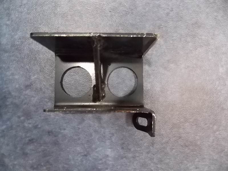 Кронштейн бомбы пожаротушения П-образный, бампер передний правый