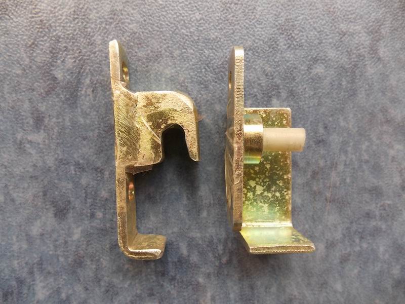 Rotary shaft side hatch hinges