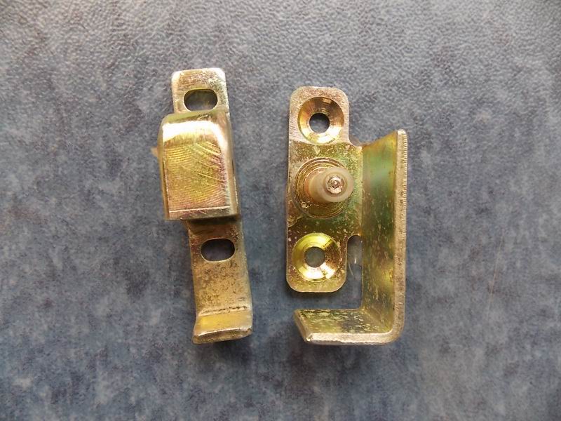 Rotary shaft side hatch hinges-1